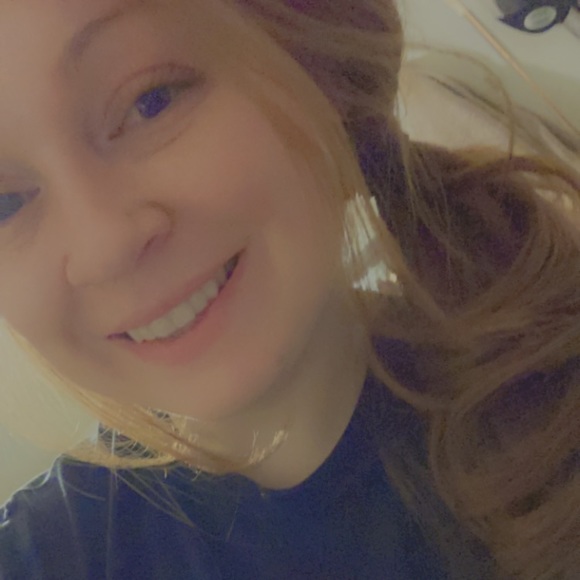 Meet your Posher, Amanda - Picture 3 of 3